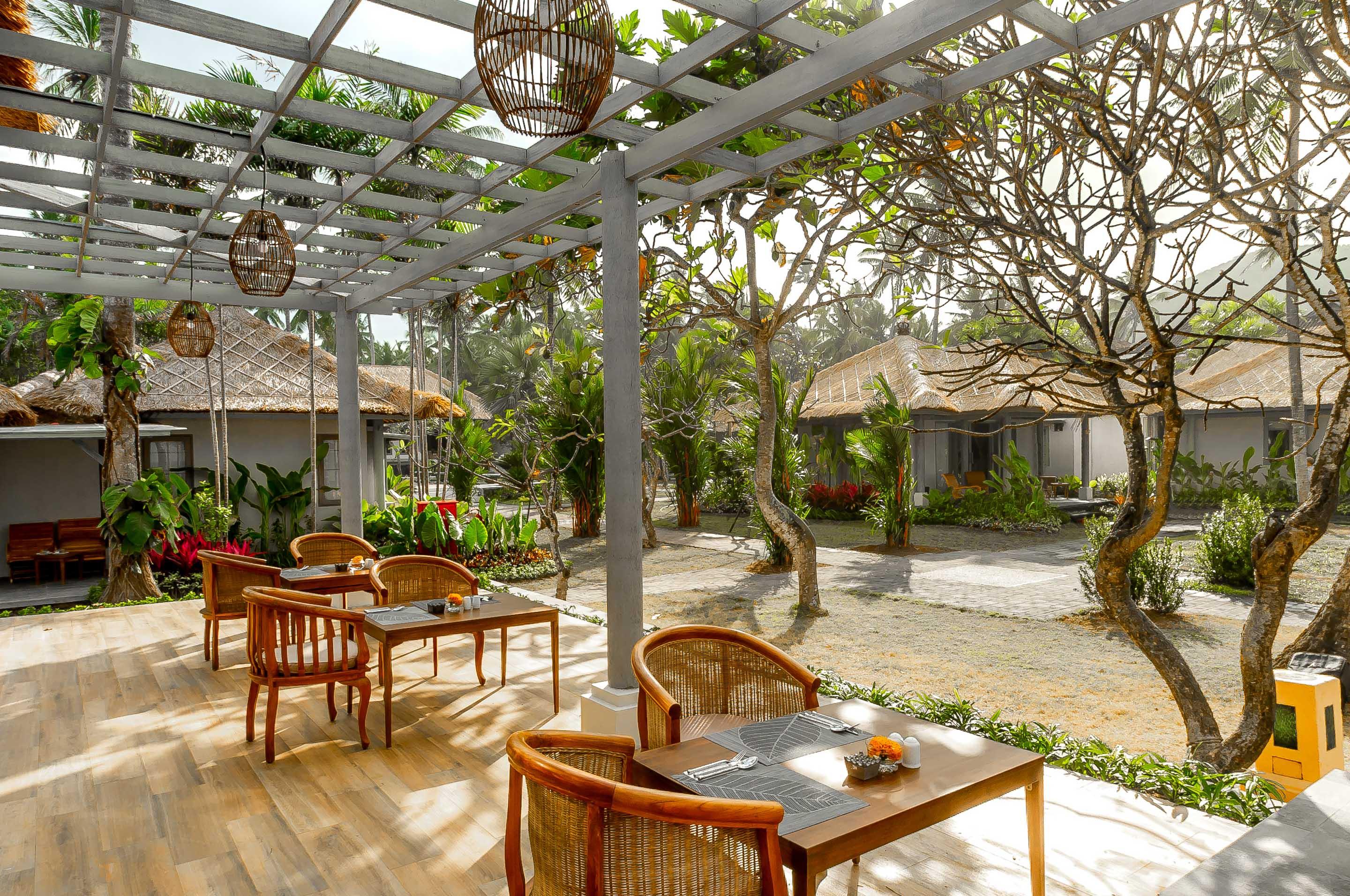 Candidasa Nirwana Beach & Resort מראה חיצוני תמונה The restaurant at the resort