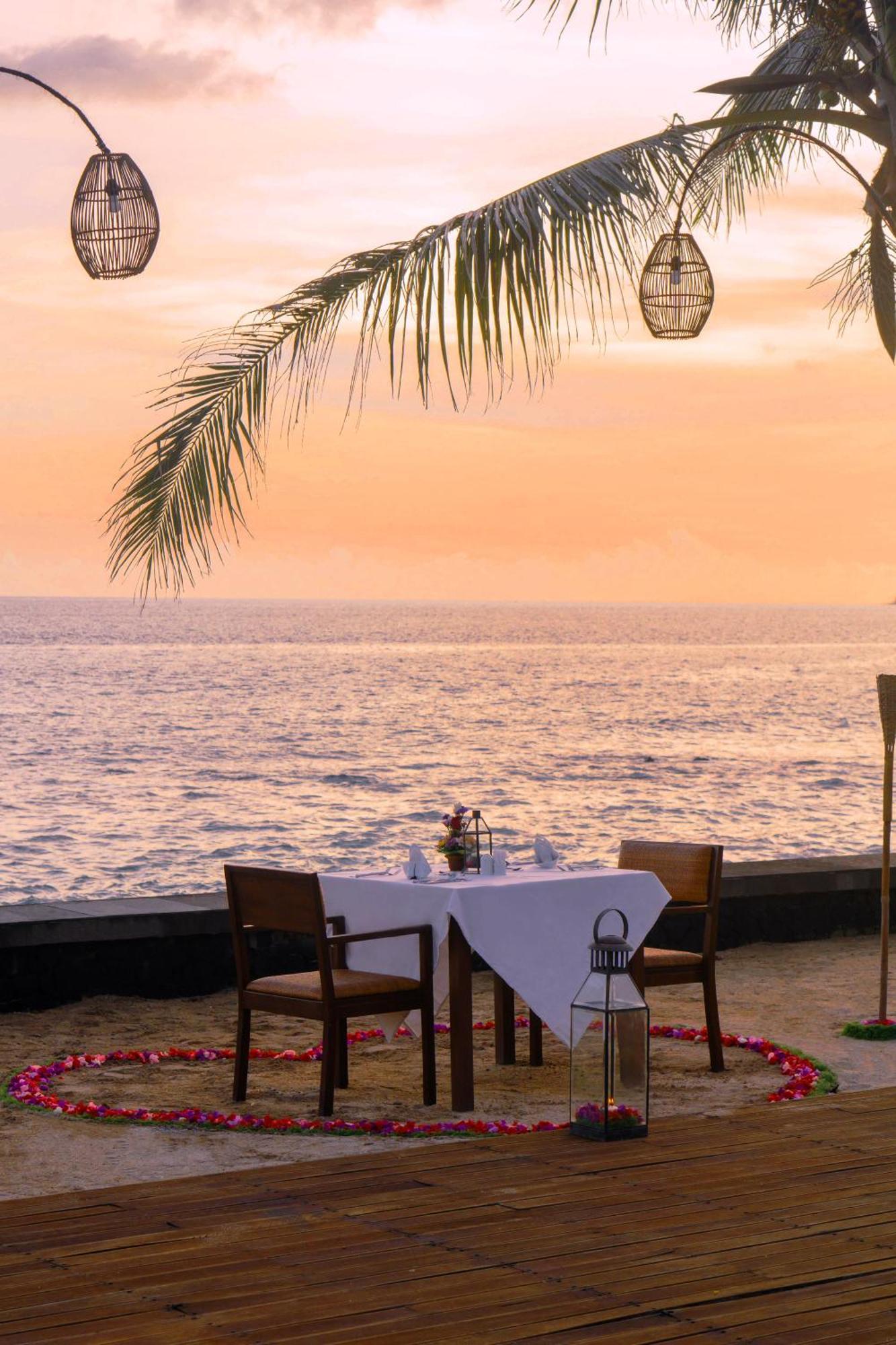 Candidasa Nirwana Beach & Resort מראה חיצוני תמונה Sunset at the beach