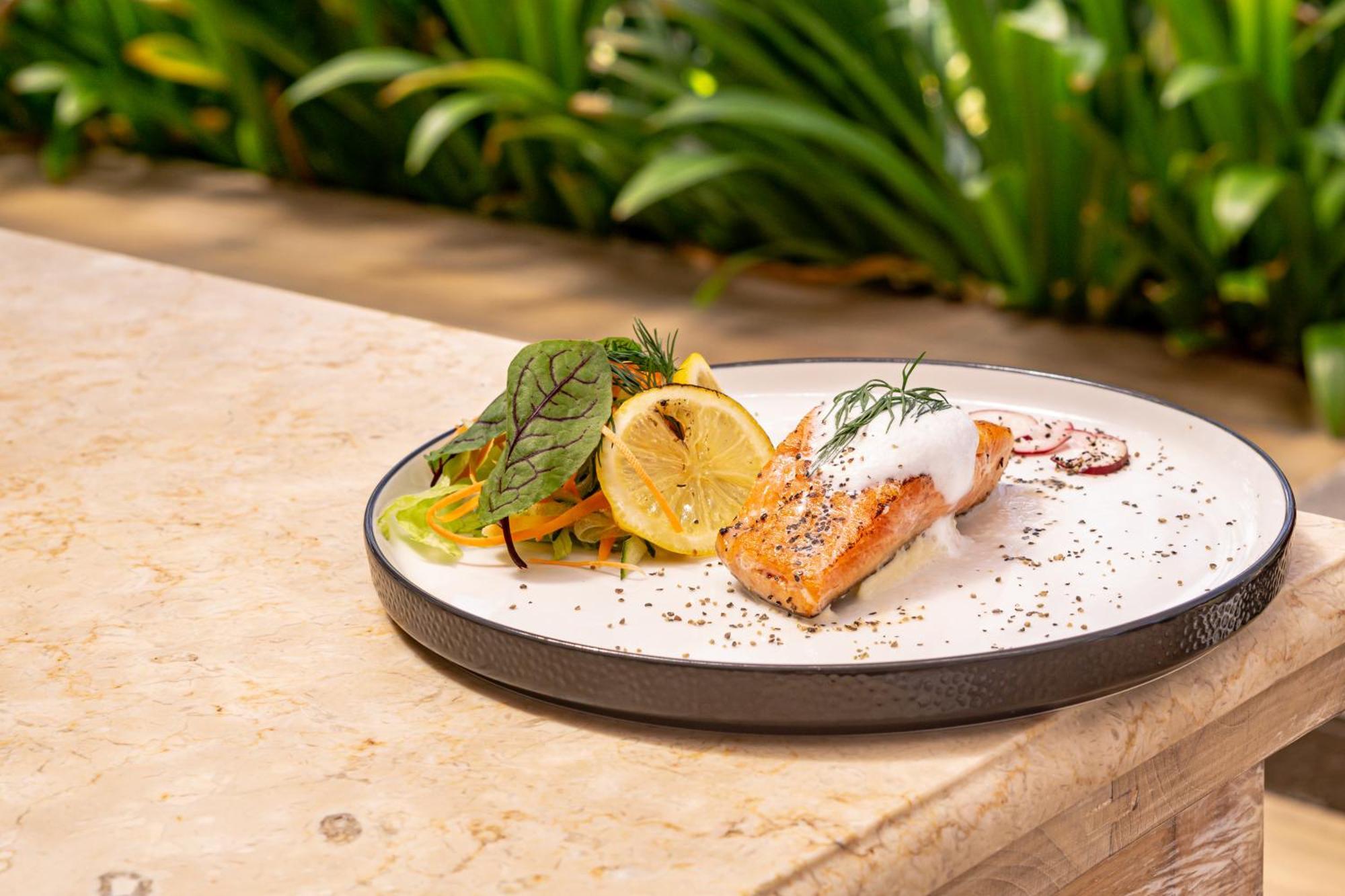 Candidasa Nirwana Beach & Resort מראה חיצוני תמונה Salmon