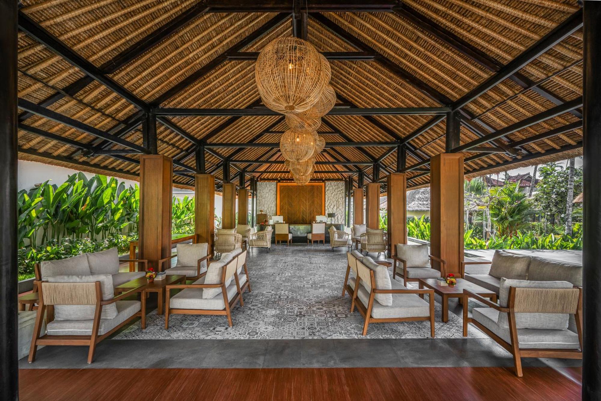 Candidasa Nirwana Beach & Resort מראה חיצוני תמונה The lobby of the hotel